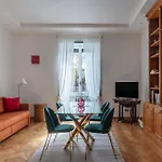 Guesthost - Bright X4 Along The Tevere! Apartment *