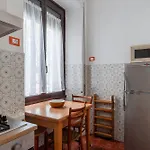 Apartment Guesthost - Bright X4 Along The Tevere! *