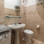 Apartment Guesthost - Bright X4 Along The Tevere! Rome