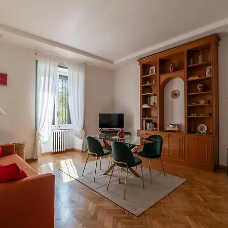 Guesthost - Bright X4 Along The Tevere! *