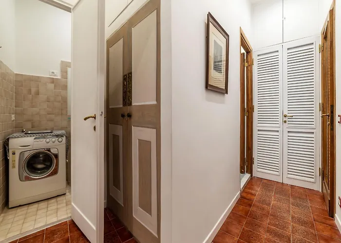 Guesthost - Bright X4 Along The Tevere! * Rom