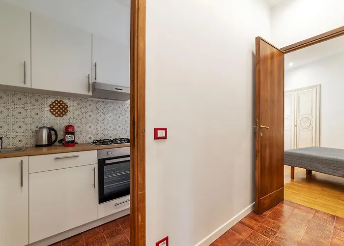 Guesthost - Bright X4 Along The Tevere!