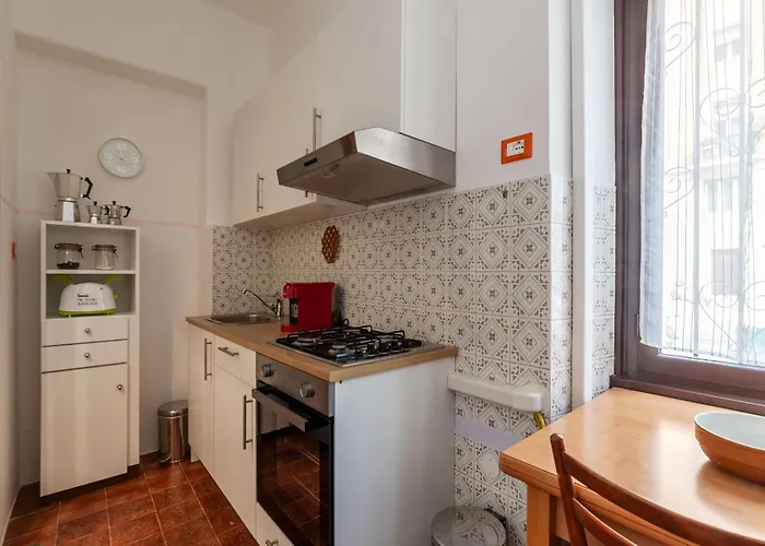 Guesthost - Bright X4 Along The Tevere!